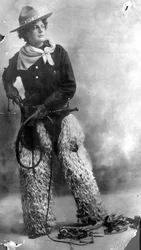 Adele Voughle, cowgirl, vers 1880-1900